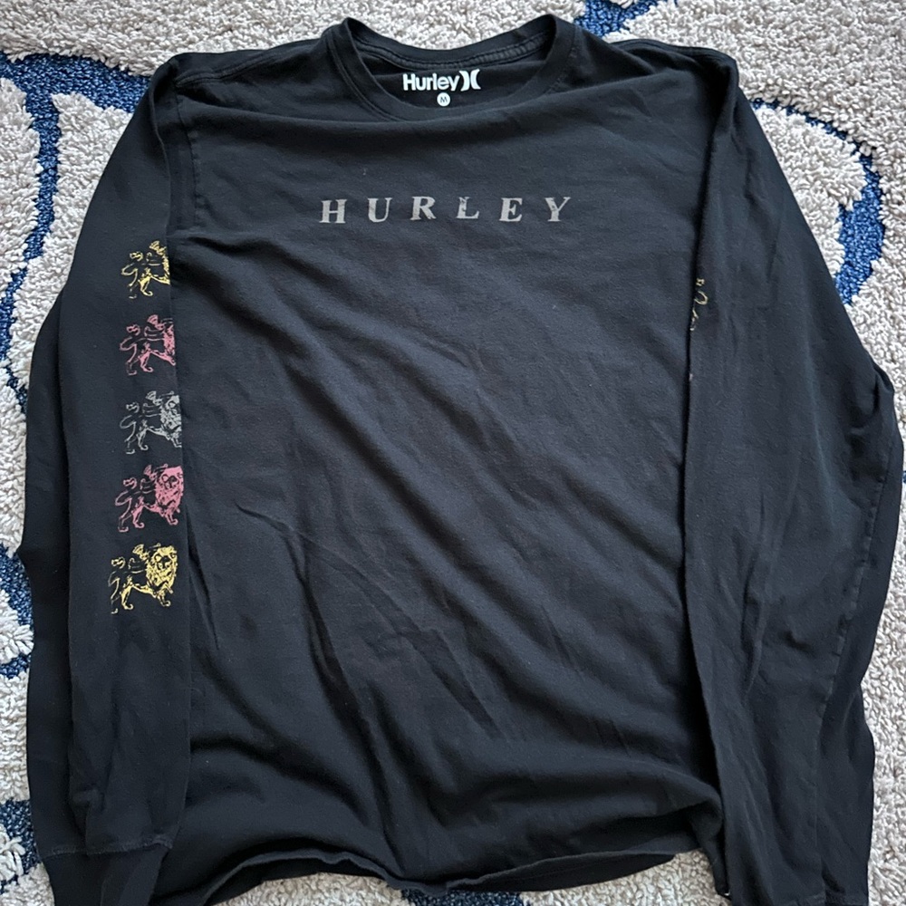 size medium hurley long sleeve w/ cool vintage design 100% cotton - Picture 2 of 6